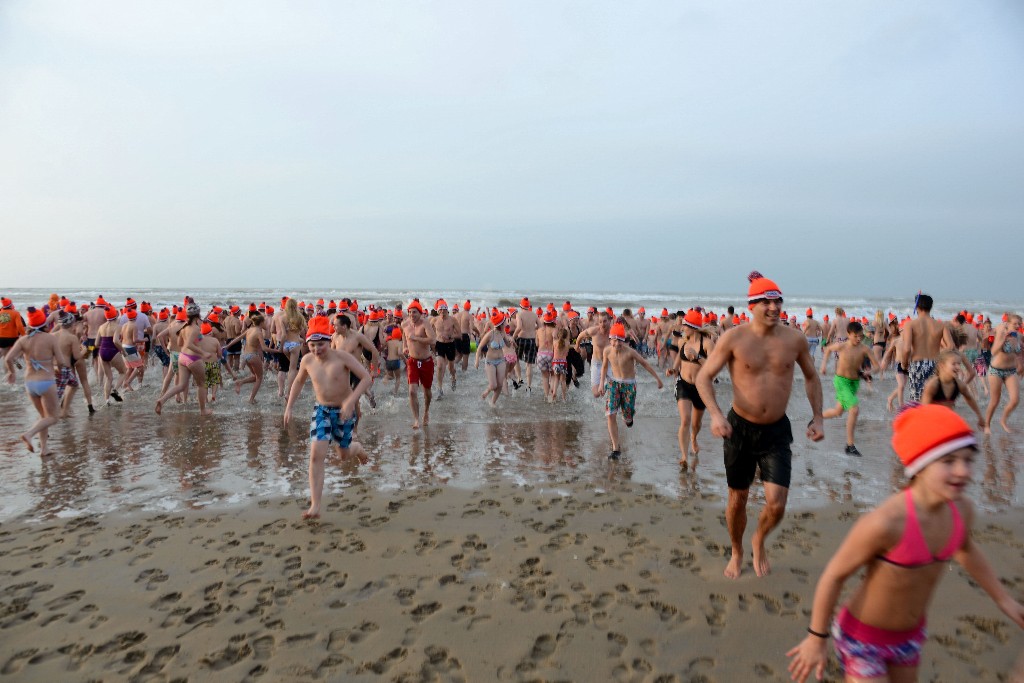 ../Images/Nieuwjaarsduik Nederzandt 2015 075.jpg